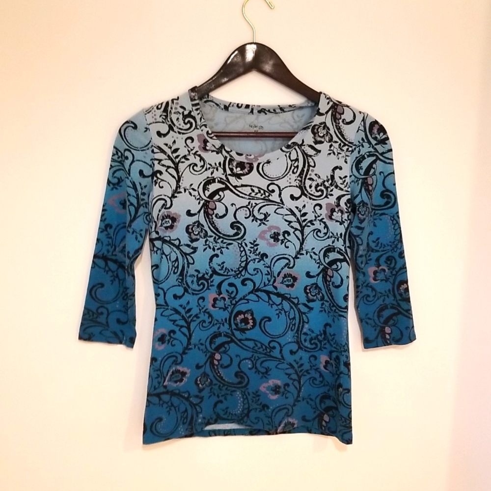 Like new cotton scoop neck top Ombré teal scroll design petite 3/4 sleeves